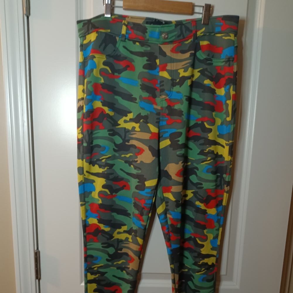 Steppin' On the Scene Camo Stretchy Pants
